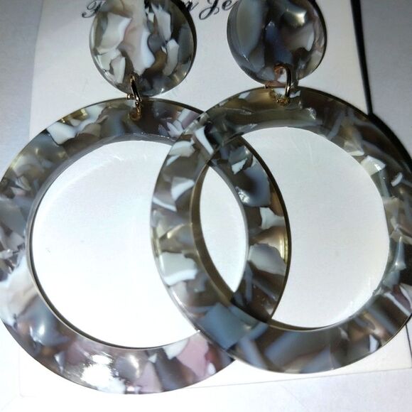 Trendy Acrylic Resin Earrings - Picture 5 of 5